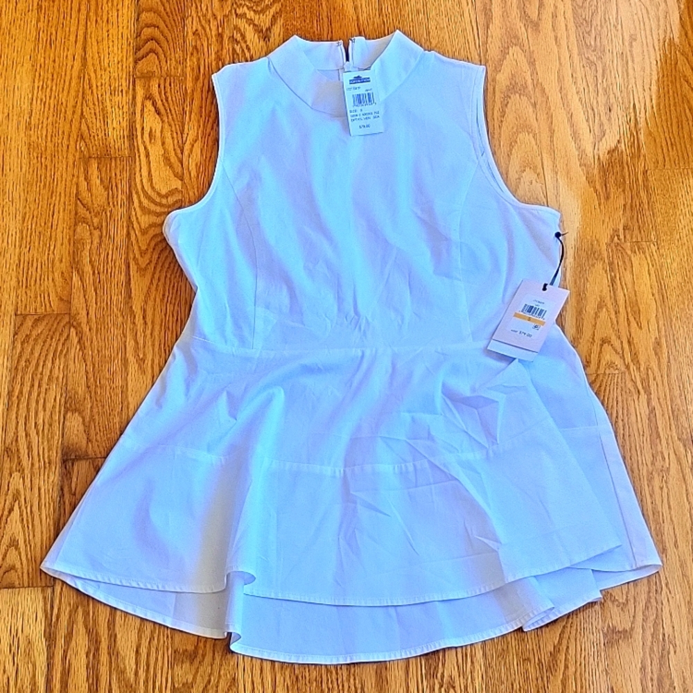 Ivanka Trump NWT women's sexy zip back sleeveles top size S/P.
